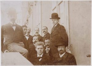 Italo Svevo con gli amici del Circolo Artistico di Trieste, 1892 ca. [Trieste] - albumina - Museo Sveviano SV F 155